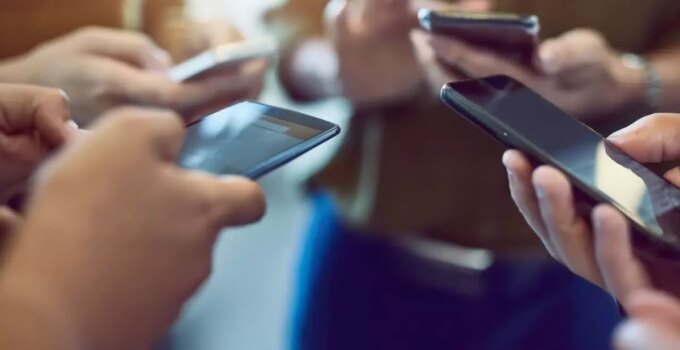 Ülkeyi karıştıran karar: Herkes bu uygulamayı indirmek zorunda, silmek ise yasak