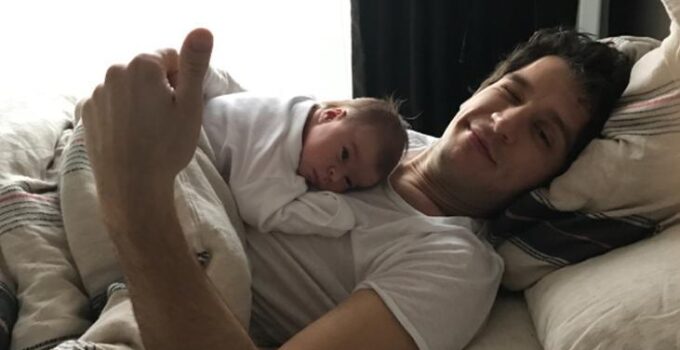 Ünlü oyuncu Uraz Kaygılaroğlu nostalji yaptı Ada'nın doğum gününü kutladı: Aşırı kıskanırdım