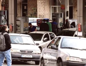 İran’da Gerilim Tırmanıyor: Tahran Saldırı Altında, Gece Bekleniyor