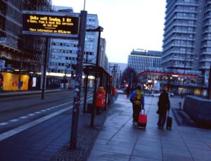 Almanya’da Toplu Taşıma Grevi Ulaşımı Felç Etti: 100 Bin İşçi İş Başında Değil