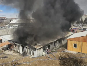 Battalgazi’de Konteyner Yangını: Can Kaybı Yok, Maddi Hasar Var