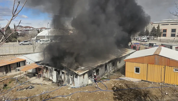 Battalgazi’de Konteyner Yangını: Can Kaybı Yok, Maddi Hasar Var