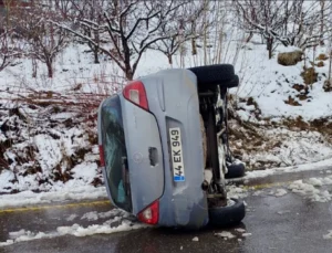 Doğanşehir’de Kar Yolları Kayganlaştırdı: Araç Yan Yattı, Yaralı Yok