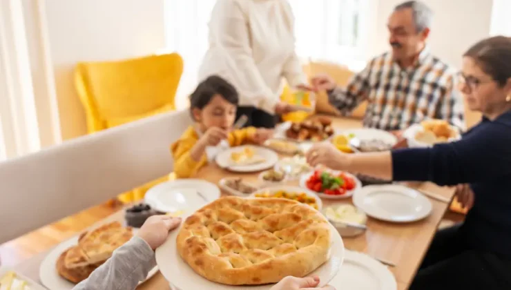 Ramazan Ayında Sağlıklı Beslenme Rehberi: Sahur ve İftar İçin Uzmanından Öneriler