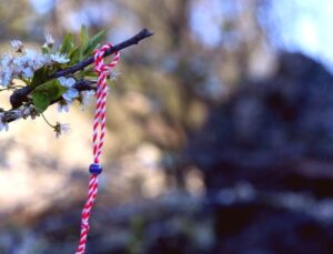 Baharın Müjdecisi Marteniçka: Kökleri Balkanlar’a Dayanan Gelenek