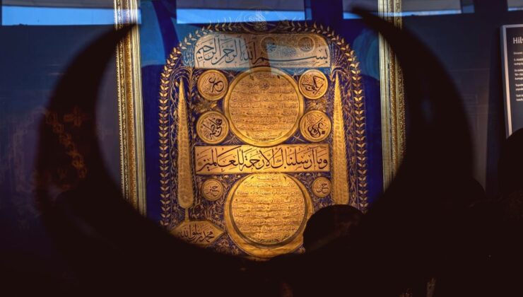 Erzurum’da Kutsal Emanetler ve Vakıf Eserleri Sergisi Ziyaretçi Akınına Uğruyor