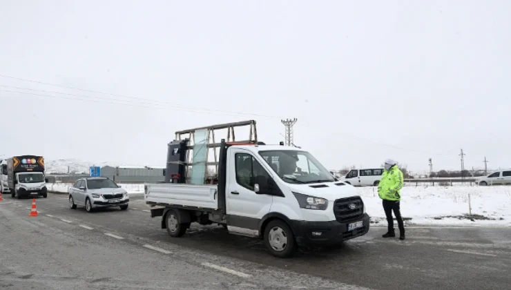 Yağdonduran Geçidi Açıldı, Ağır Vasıtalar İçin Kısıtlamalar Sürüyor