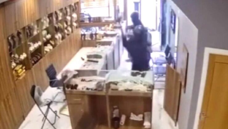 Londra’da Türk Kuyumcusuna Palalı Soygun: Motosikletli Saldırganlar Vitrinleri Dağıttı