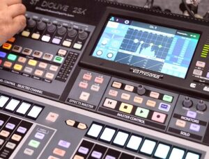 Leyla ve Mecnun Radyo Tiyatrosu TRT Radyo 1’de