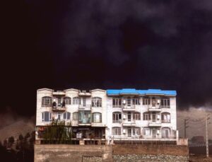 İran’da Petrol Saldırıları Sonrası “Kara Yağmur” Halk Sağlığı Tehdidi Oluşturuyor