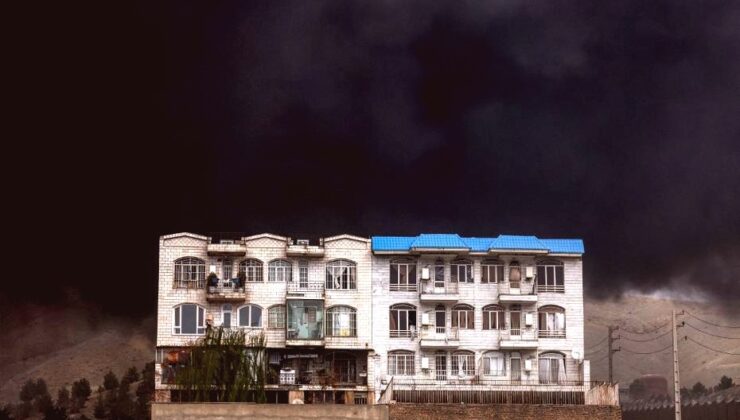 İran’da Petrol Saldırıları Sonrası “Kara Yağmur” Halk Sağlığı Tehdidi Oluşturuyor