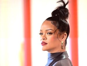 Rihanna’nın Malikanesine Silahlı Saldırı: Şarkıcı Evdeydi