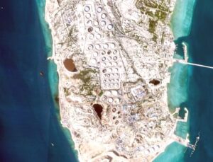 İran, Hark Adası’nda ABD Çıkarmasına Karşı Savunmayı Güçlendiriyor