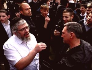 Londra’da Al Jazeera Muhabirlerine Saldıran Polis Memuru Kimliği Belirlendi