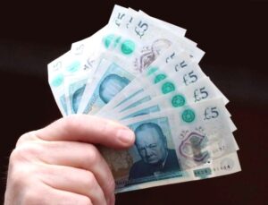 İngiltere Banknotları Dönüşüyor: Tarihi Yüzler Yerini Doğaya Bırakıyor