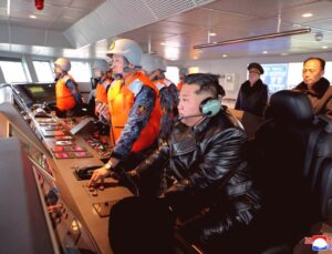 Kim Jong Un Savaş Gemisi Testlerinde Görüntülendi: Donanmada Nükleer Dönem İddiası