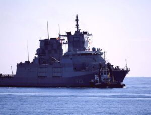 Alman Fırkateyni Limasol’da Demirli