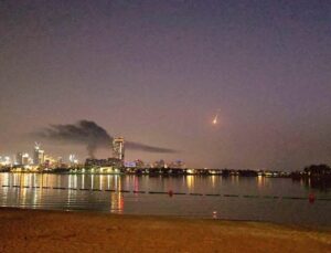 BAE Hava Sahası Kapandı, Petrol Sahasında Yangın