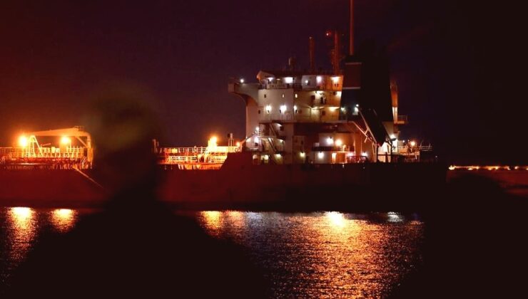 Hürmüz Boğazı’nda Tehlike Çanları: Denizciler “Yola Çıkmayın” Diye Bağırıyor