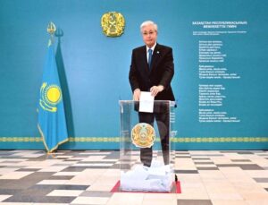 Kazakistan Halkı Anayasa Değişikliğine Evet Dedi