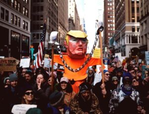 ABD Sokaklarında Milyonlarca Kişi Trump’a Karşı Ayakta: “Krallara Hayır” Eylemleri Yayıldı