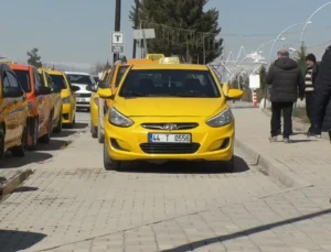 Elazığ’da Taksi Kısa Mesafe Ücreti 200 TL Oldu, Vatandaşın Tepkisi İkiye Bölündü