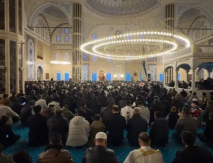 Altı İlde Bayram Namazı: Camiler Coşkuyla Doldu