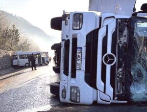 Zonguldak-Ankara Yolunda Dakikalar İçinde 3 Kaza: 10 Yaralı