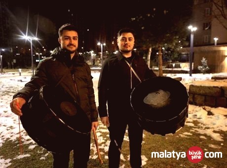 Kayseri’de Genç Davulcular Ramazan Manileriyle Sahura Uyanıyor