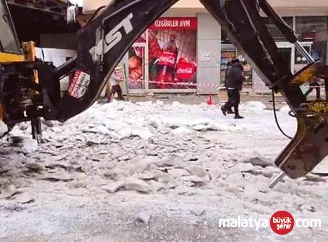 Ardahan Buz Tutunca Hayat Durdu, İş Makineleri Seferber Oldu