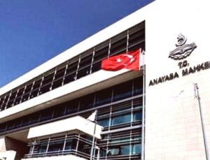 AYM, Eczacı Disiplin Cezası Düzenlemesini İptal Etti