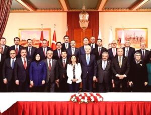 TBMM Başkanı Kurtulmuş, Milli Dayanışma Komisyonu Üyeleriyle İftarda Buluştu