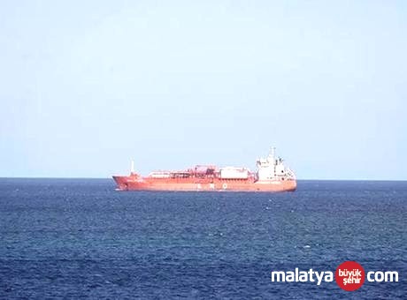 BAE Kıyılarında Gemiye Şüpheli Saldırı: Hasar Tespit Ediliyor