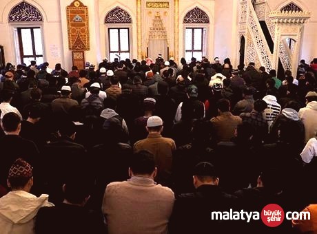 Tokyo’da Bayram Coşkusu: Binlerce Müslüman Tokyo Camii’nde Buluştu, Namaz 5 Kez Kılındı
