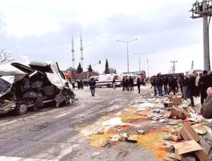 Freni Boşalan Kamyon Okul Yolunu Savaş Alanına Çevirdi: 19 Yaralı