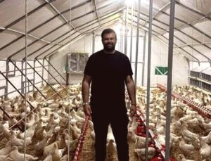 Otomobilini Satıp Hayalini Kurduğu Tavuk Çiftliğini Kurdu