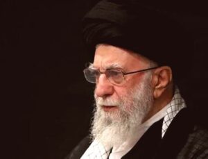 Hamaney’in Son Görüntüsü Ortaya Çıktı: Kasım Süleymani ve Humeyni Detayları Dikkat Çekti