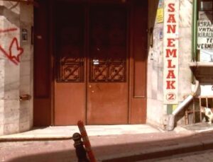 Fatih’te Dehşet: Eşini Misafirler Önünde Dövüp Öldürdü