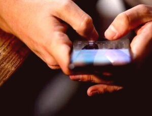 Türkiye’de Sosyal Medya Kullanımı Dünya Ortalamasını Aştı: Haftalık Süre 25 Saati Geçti