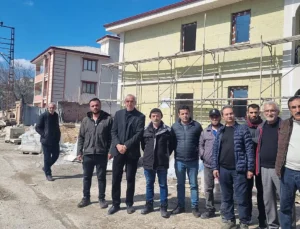Malatya’da Köy Evleri İnşaatında 8 Aylık Ödeme Krizi: İşçiler Sökümle Tehdit Etti