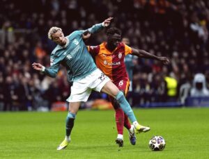 Sanchez, Liverpool Maçında Cezalı