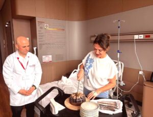 Doktorun Kendi Tanı Hatasıyla Geciken Akalazya Tedavisi: Doğum Günü Pastasını Yiyebilmenin Sevinci