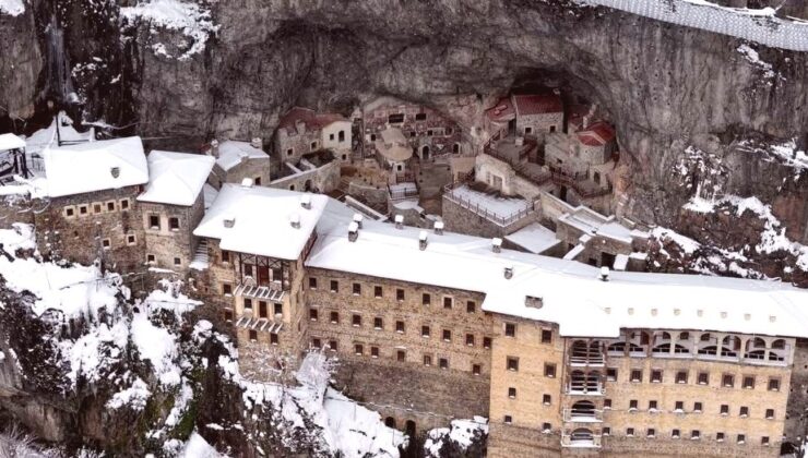 Sümela Manastırı Beyaz Örtüyle Büyüledi