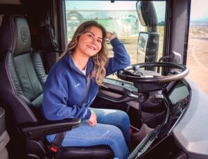 İş Hayatından Sıkılan Kadın, Babasının İzinden Giderek Tır Şoförü Oldu