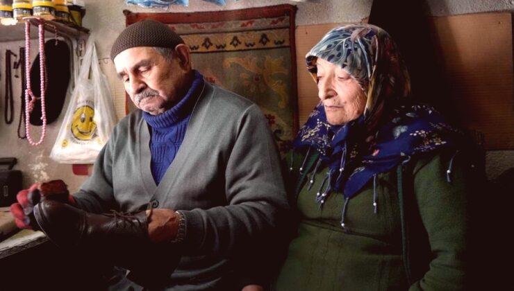 Yarım Asırlık Aşk ve Zanaat: El Ele Dükkan Açan Ayakkabıcı Usta