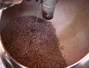 Ramazan’da Elazığ Badem Şekerine Yoğun Talep: ‘Beyaz Altın’ Tona Ulaştı