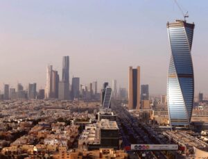 Riyad’da Füze Tehdidi: Dört Balistik Füze Hava Savunma Sistemlerince İmha Edildi