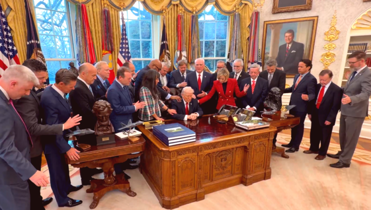 Oval Ofis’te Trump’a Dua: Evangelist Ruhbanlar Destek İstedi