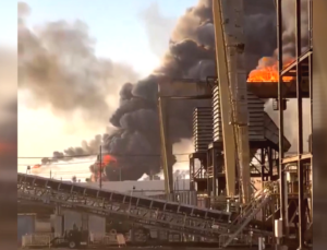 Teksas’ta Petrol Rafinerisinde Patlama ve Yangın