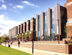 İngiltere’de Üniversite Öğrencileri Arasında Menenjit Salgını: İki Ölüm